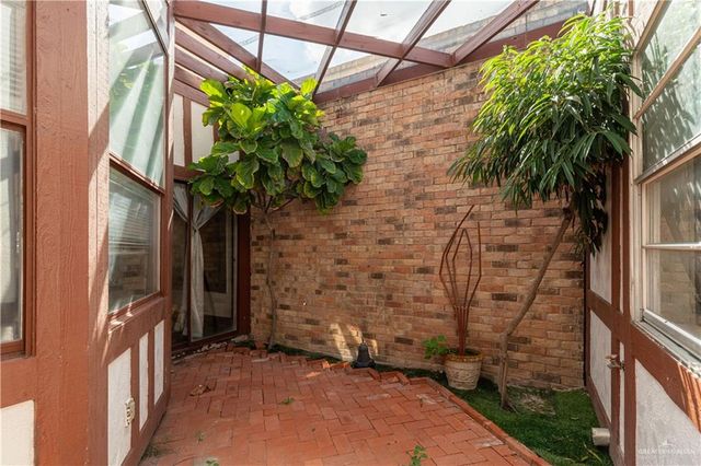 1004 S Border Avenue, Weslaco, TX 78596