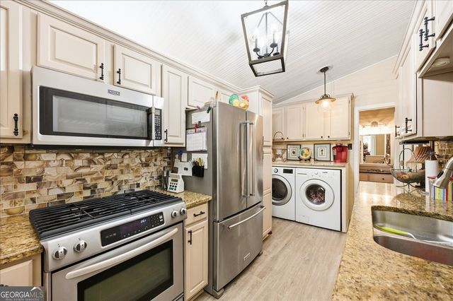 606 Morgan Road, Juliette, GA 31046