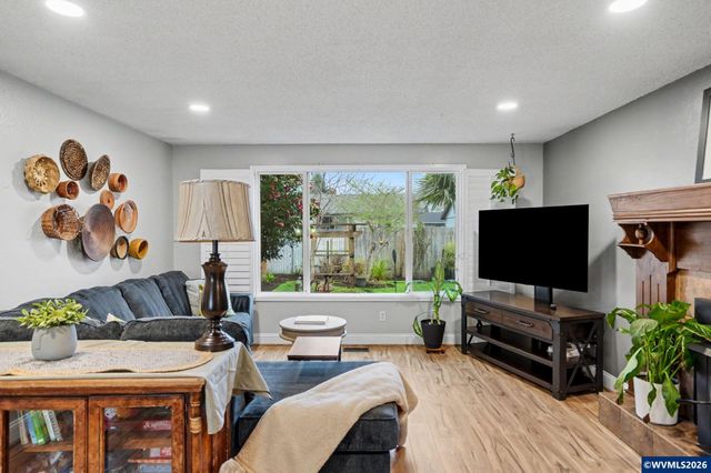 1075 Moneda Av N, Keizer, OR 97303