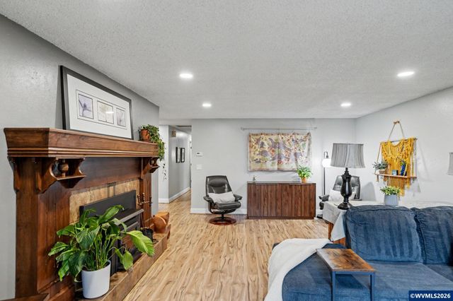 1075 Moneda Av N, Keizer, OR 97303
