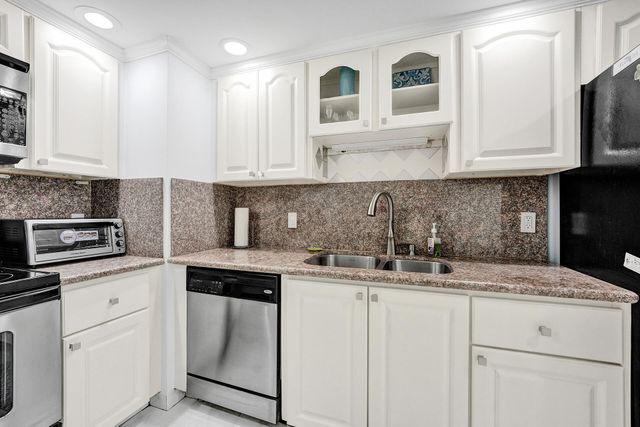 5600 N Flagler Drive 805, West Palm Beach, FL 33407