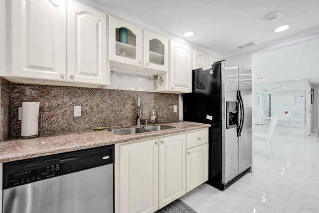 5600 N Flagler Drive 805, West Palm Beach, FL 33407