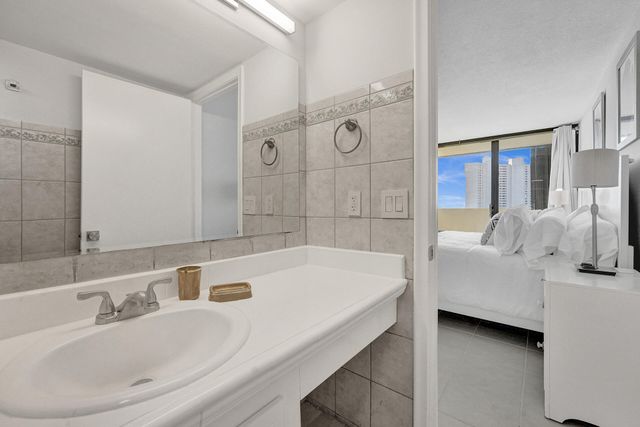 5600 N Flagler Drive 805, West Palm Beach, FL 33407