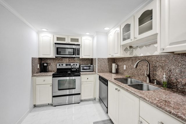 5600 N Flagler Drive 805, West Palm Beach, FL 33407