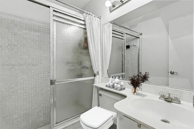 139 Essex Road 4-28, Hollywood, FL 33024