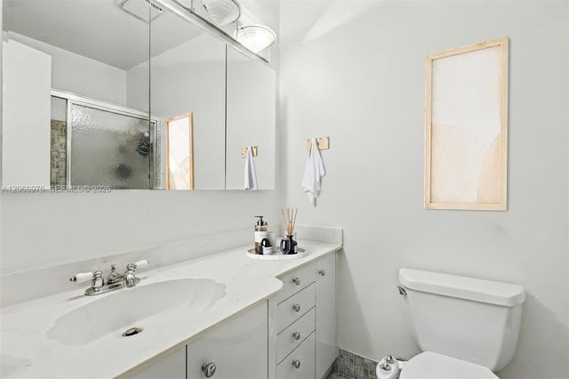 139 Essex Road 4-28, Hollywood, FL 33024