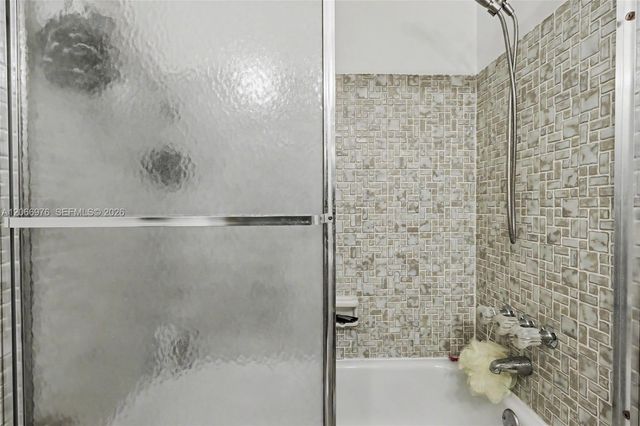 139 Essex Road 4-28, Hollywood, FL 33024
