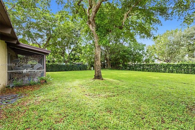 139 Essex Road 4-28, Hollywood, FL 33024
