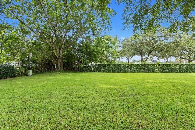 139 Essex Road 4-28, Hollywood, FL 33024