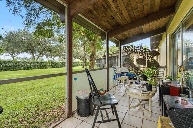 139 Essex Road 4-28, Hollywood, FL 33024