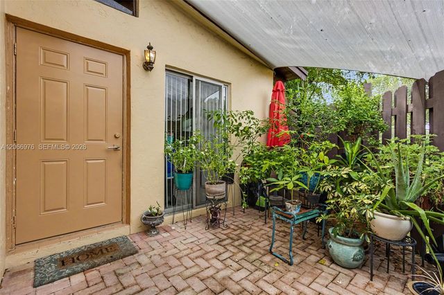 139 Essex Road 4-28, Hollywood, FL 33024