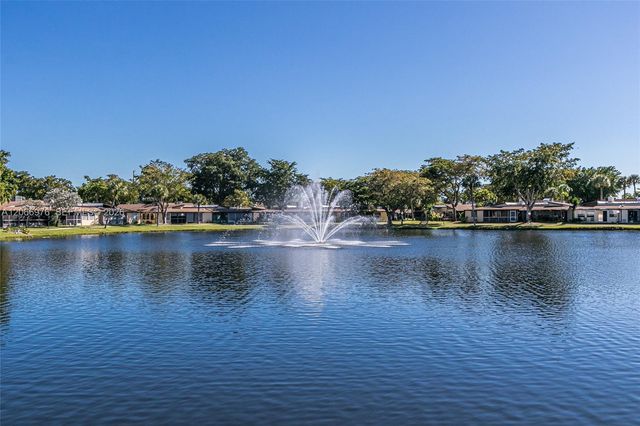 139 Essex Road 4-28, Hollywood, FL 33024