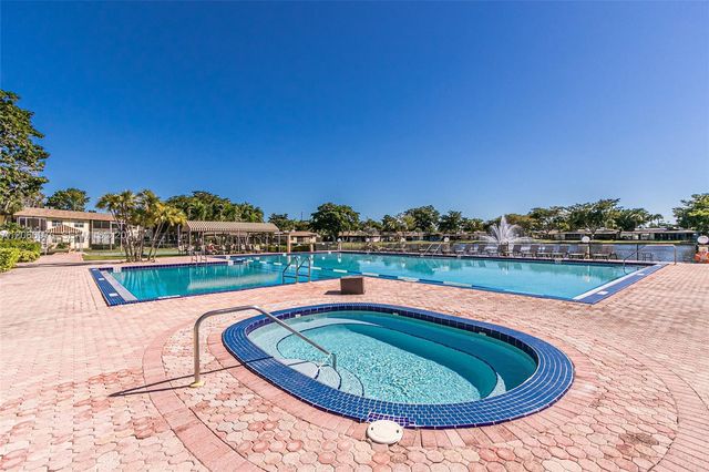 139 Essex Road 4-28, Hollywood, FL 33024