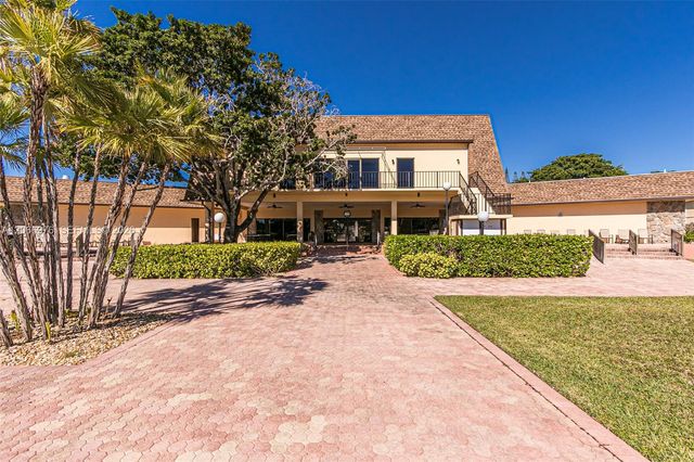 139 Essex Road 4-28, Hollywood, FL 33024