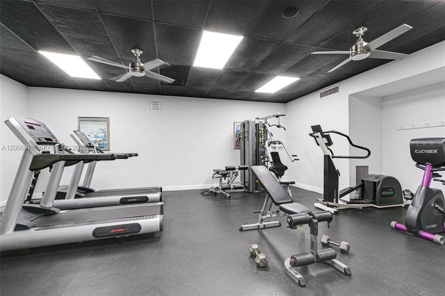 139 Essex Road 4-28, Hollywood, FL 33024