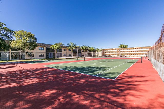 139 Essex Road 4-28, Hollywood, FL 33024