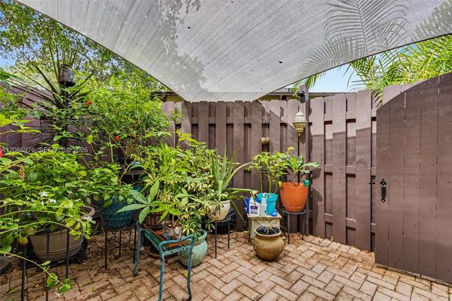 139 Essex Road 4-28, Hollywood, FL 33024
