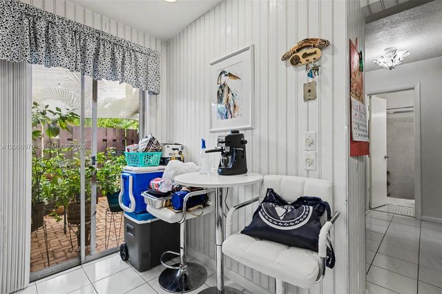 139 Essex Road 4-28, Hollywood, FL 33024