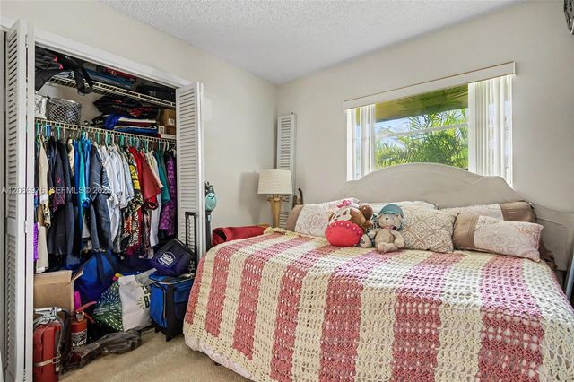 139 Essex Road 4-28, Hollywood, FL 33024