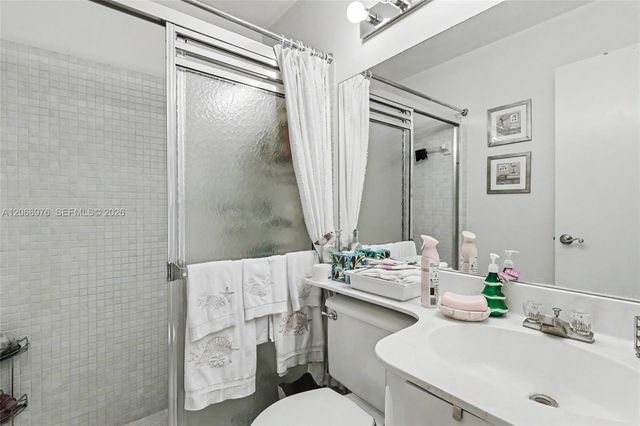 139 Essex Road 4-28, Hollywood, FL 33024