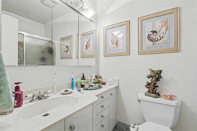 139 Essex Road 4-28, Hollywood, FL 33024