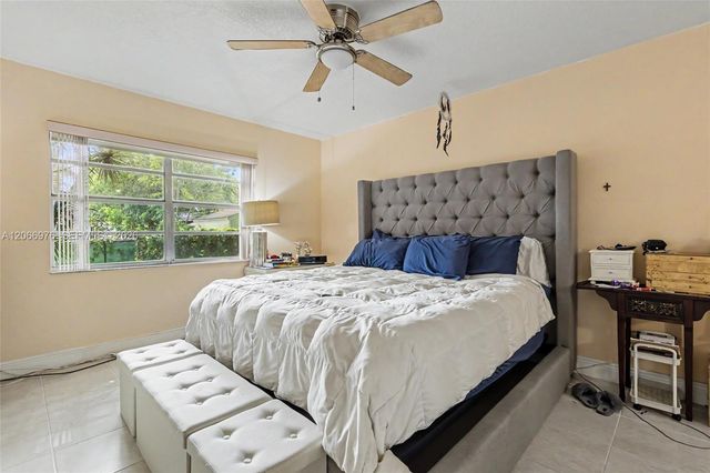 139 Essex Road 4-28, Hollywood, FL 33024