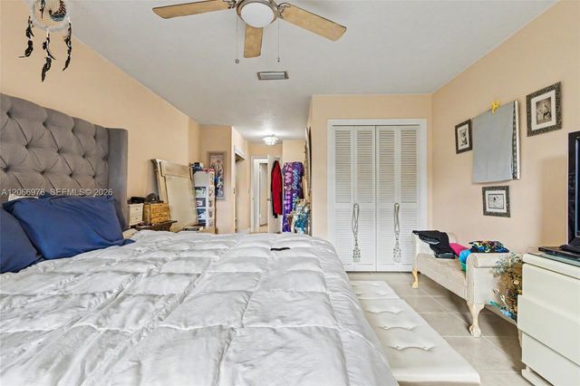 139 Essex Road 4-28, Hollywood, FL 33024