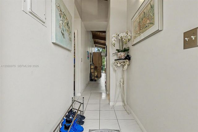 139 Essex Road 4-28, Hollywood, FL 33024