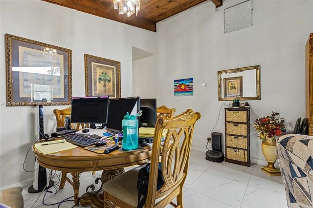 139 Essex Road 4-28, Hollywood, FL 33024