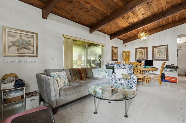 139 Essex Road 4-28, Hollywood, FL 33024