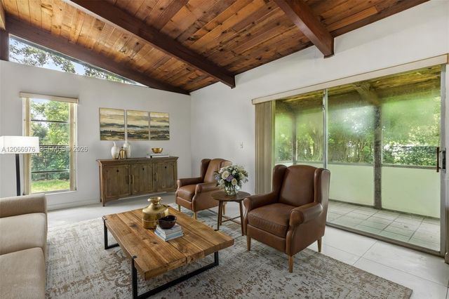 139 Essex Road 4-28, Hollywood, FL 33024