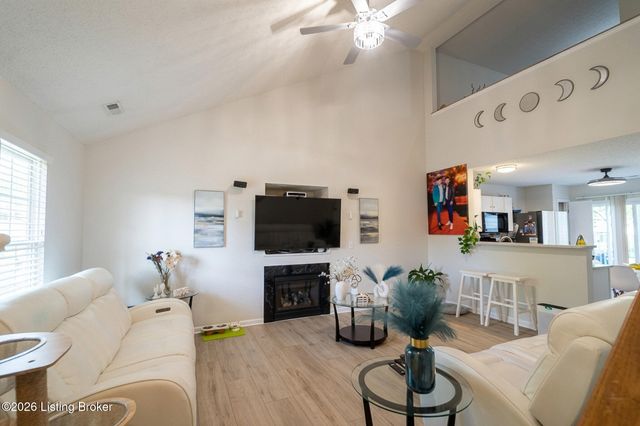 9631 Riverwalk Ave, Louisville, KY 40229