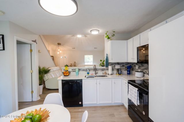 9631 Riverwalk Ave, Louisville, KY 40229