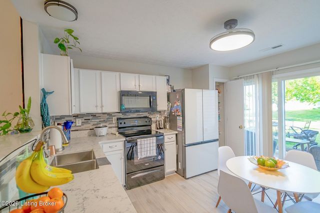 9631 Riverwalk Ave, Louisville, KY 40229