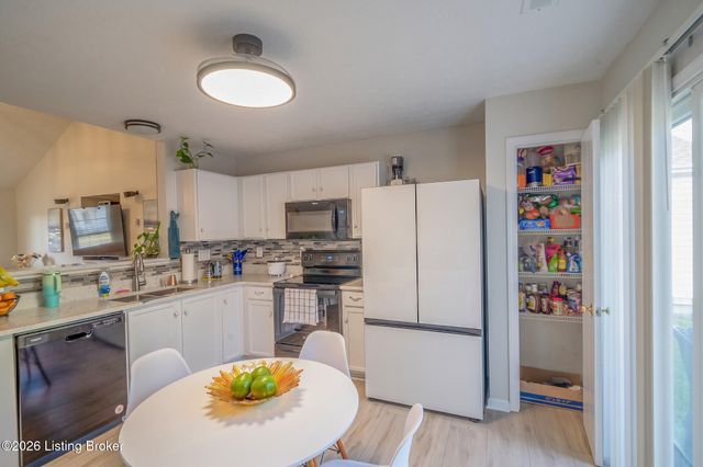 9631 Riverwalk Ave, Louisville, KY 40229