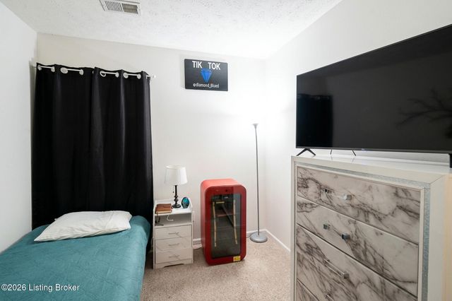 9631 Riverwalk Ave, Louisville, KY 40229