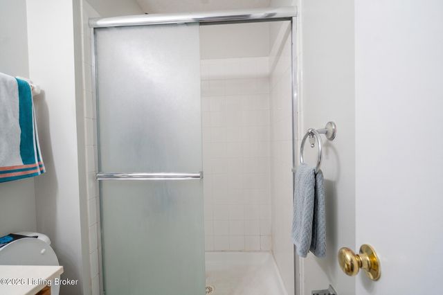 9631 Riverwalk Ave, Louisville, KY 40229