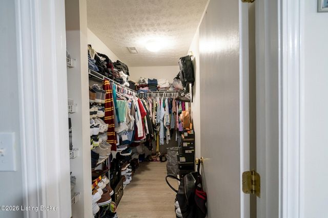 9631 Riverwalk Ave, Louisville, KY 40229