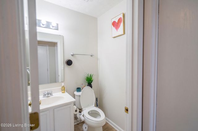 9631 Riverwalk Ave, Louisville, KY 40229