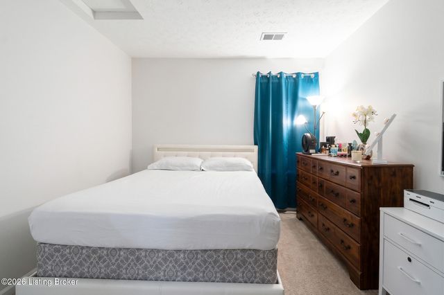 9631 Riverwalk Ave, Louisville, KY 40229