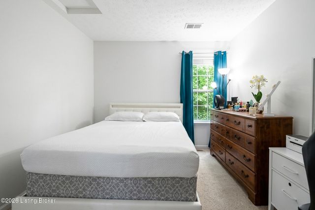 9631 Riverwalk Ave, Louisville, KY 40229