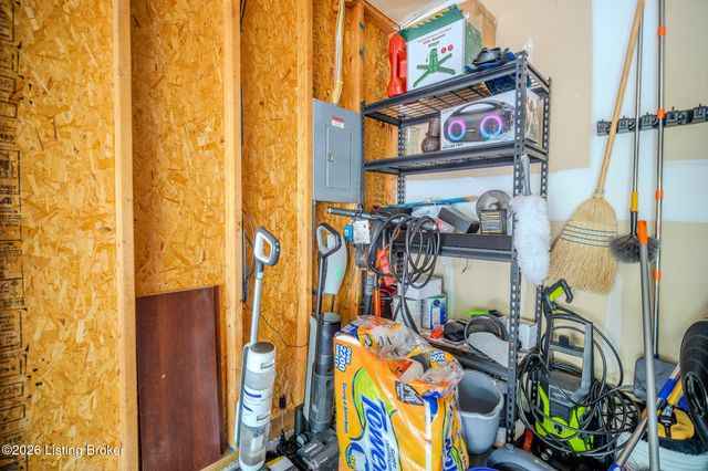 9631 Riverwalk Ave, Louisville, KY 40229