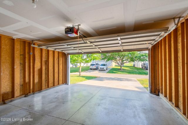 9631 Riverwalk Ave, Louisville, KY 40229