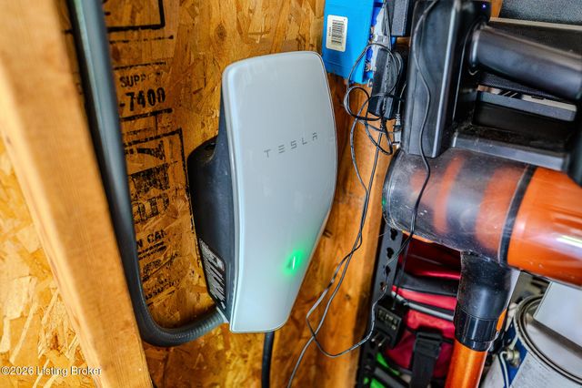 9631 Riverwalk Ave, Louisville, KY 40229