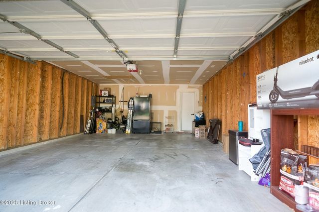 9631 Riverwalk Ave, Louisville, KY 40229