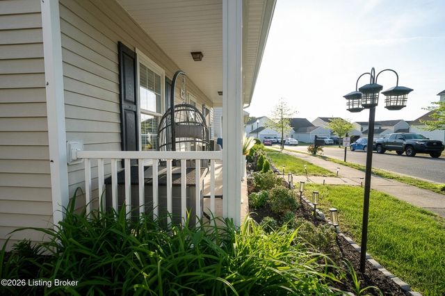 9631 Riverwalk Ave, Louisville, KY 40229