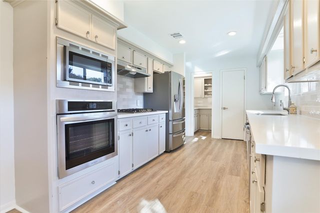 810 Palm Grove Circle, Sugar Land, TX 77498