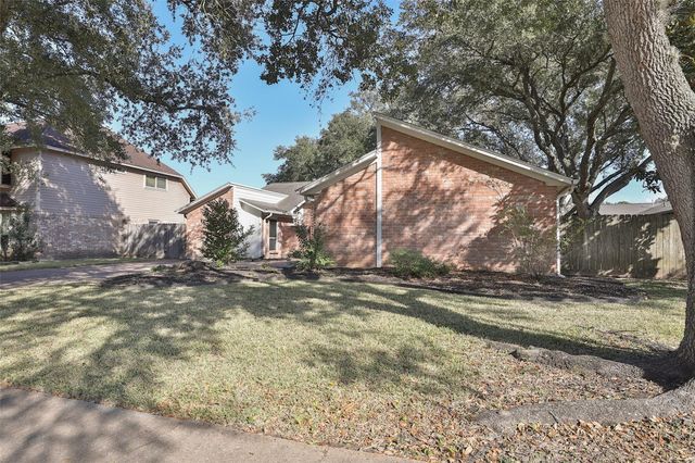 810 Palm Grove Circle, Sugar Land, TX 77498