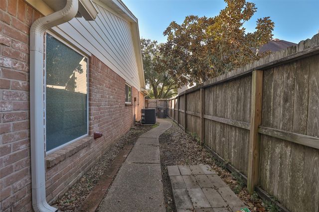 810 Palm Grove Circle, Sugar Land, TX 77498