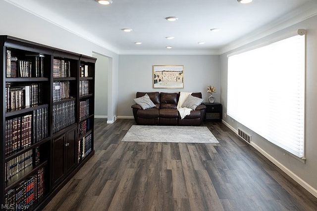 3748 Shannon Road, Cleveland Heights, OH 44118